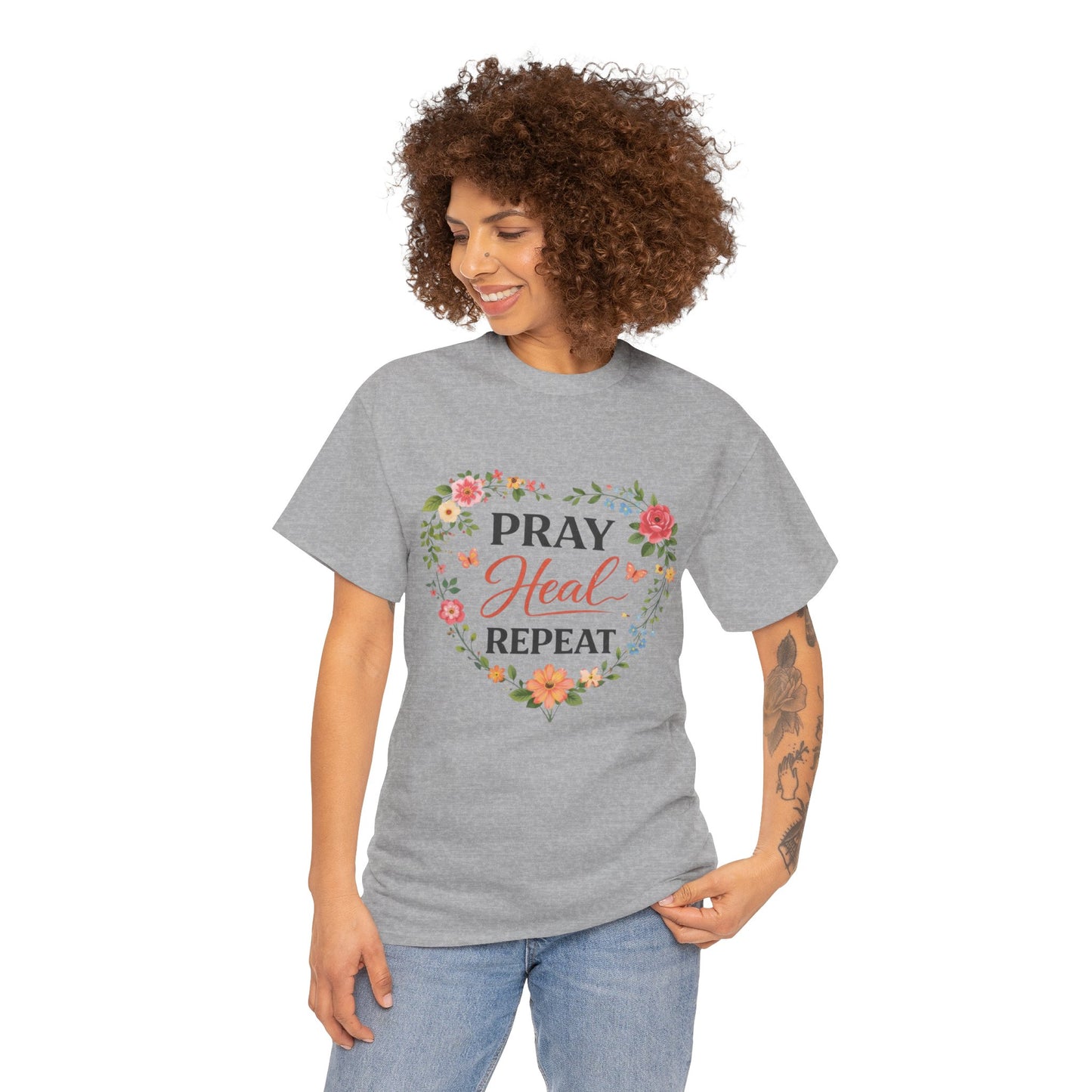 T-Shirt „Pray Heal Repeat“ – Inspirierendes T-Shirt mit Glaubensmotiv