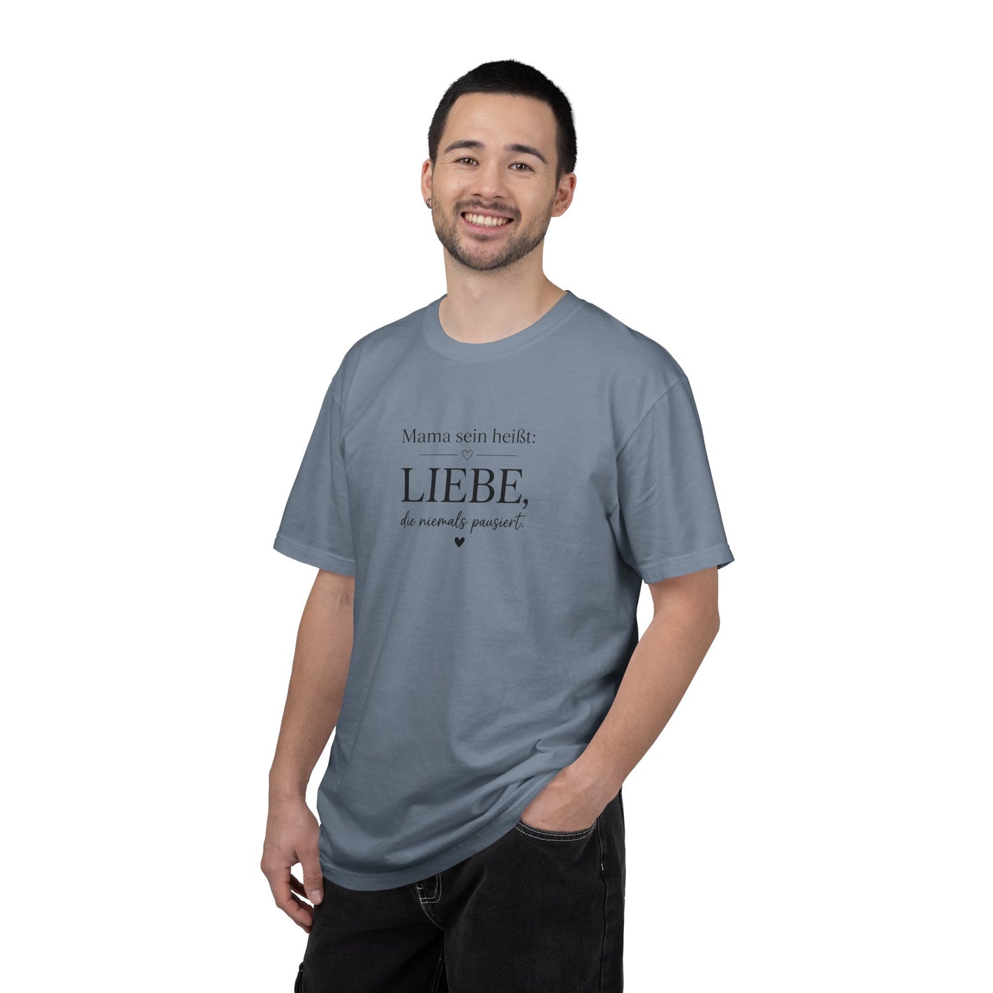 Mama sein heißt: Liebe die niemals pausiert — T-Shirt