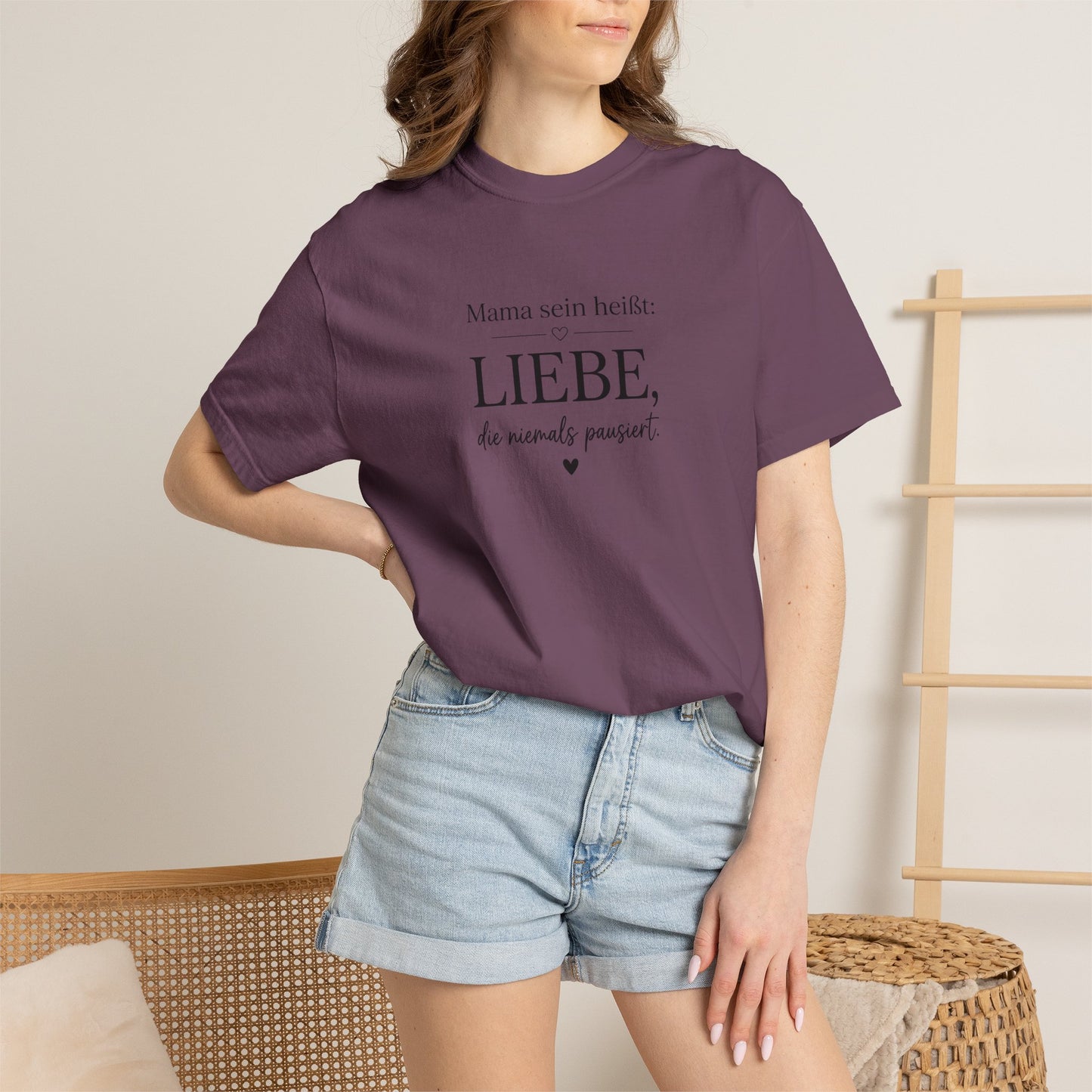 Mama sein heißt: Liebe die niemals pausiert — T-Shirt