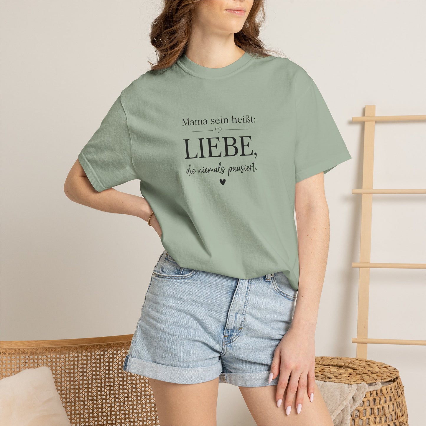 Mama sein heißt: Liebe die niemals pausiert — T-Shirt
