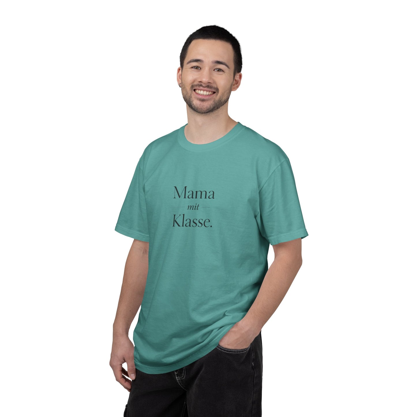 Mama mit Klasse T-Shirt — Stylish German 'Mama with Class' Tee