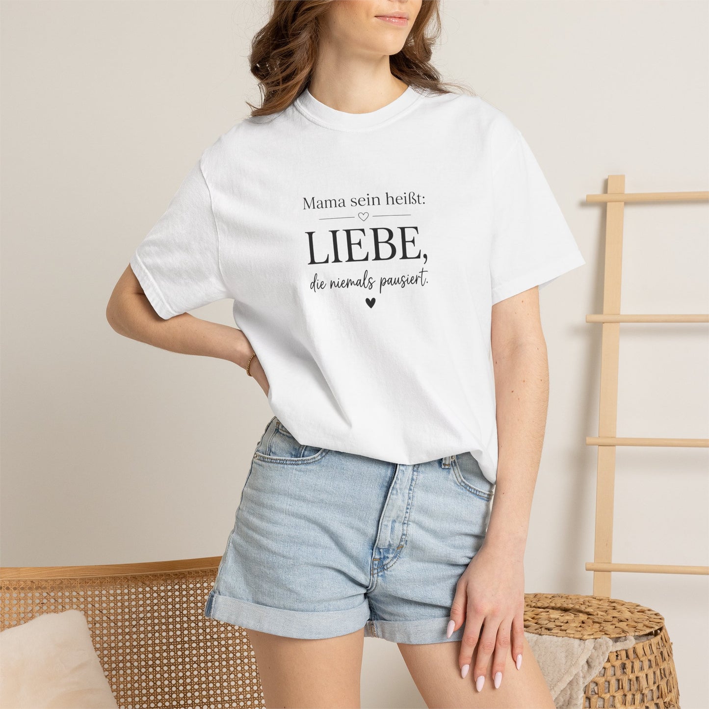 Mama sein heißt: Liebe die niemals pausiert — T-Shirt
