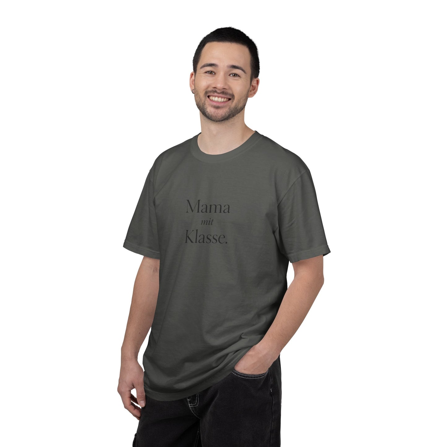 Mama mit Klasse T-Shirt — Stylish German 'Mama with Class' Tee
