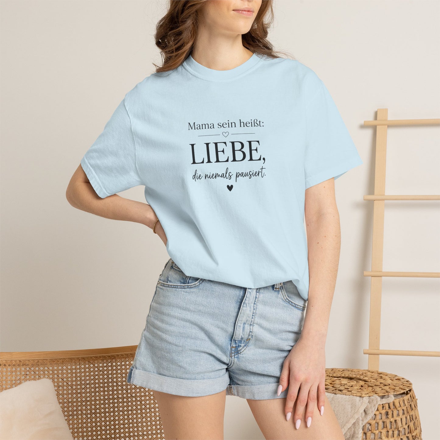Mama sein heißt: Liebe die niemals pausiert — T-Shirt