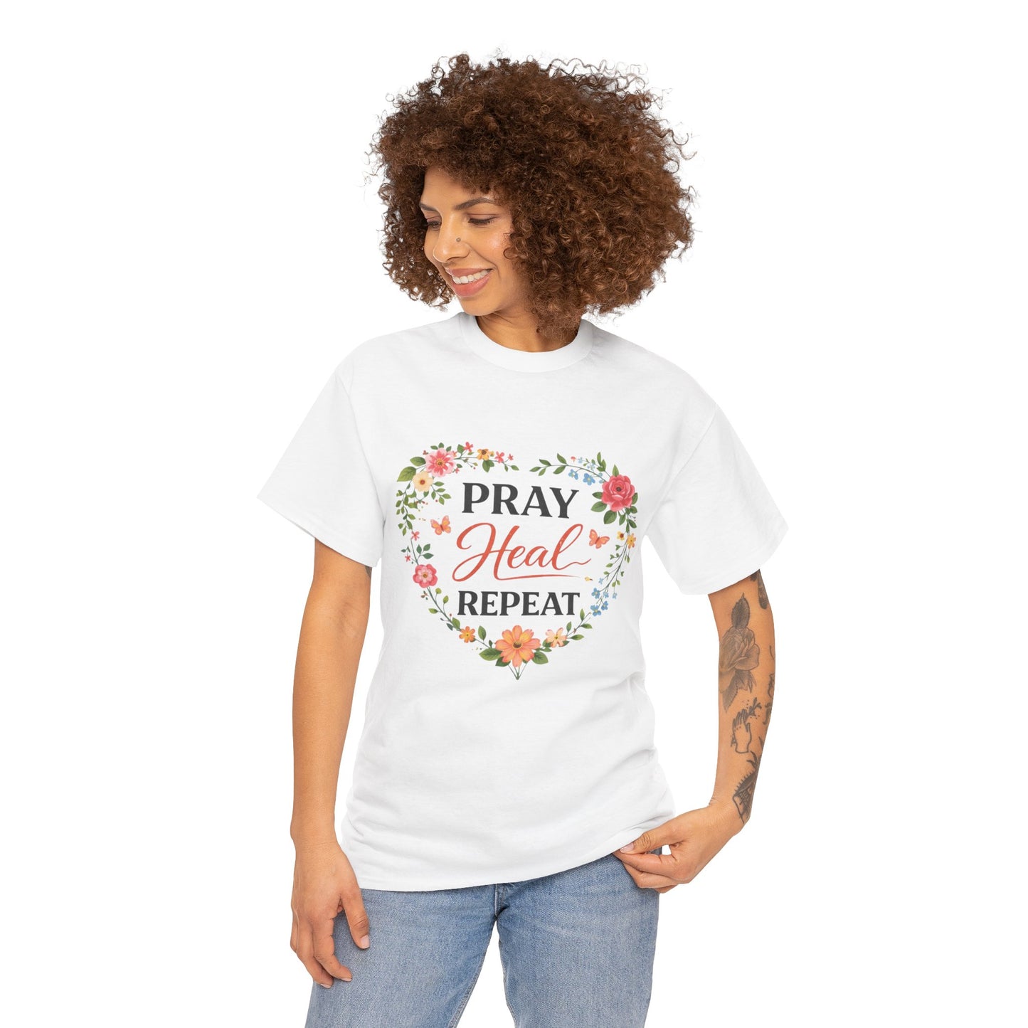 T-Shirt „Pray Heal Repeat“ – Inspirierendes T-Shirt mit Glaubensmotiv