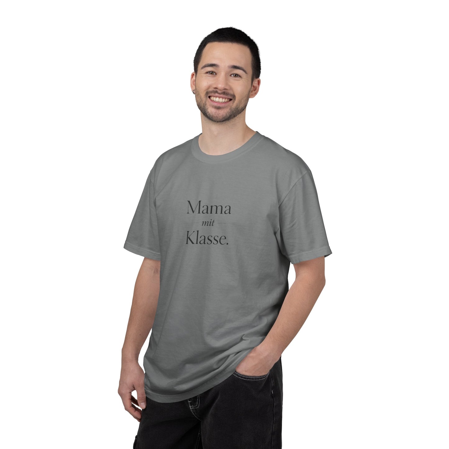Mama mit Klasse T-Shirt — Stylish German 'Mama with Class' Tee